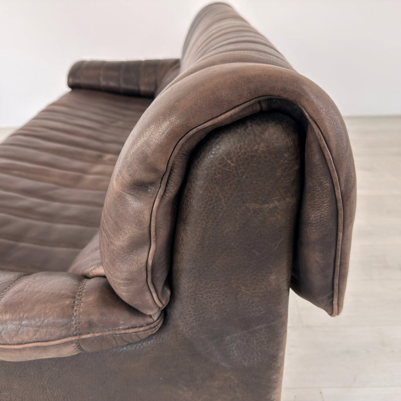 DE SEDE DS 86 LEATHER SOFA - 15