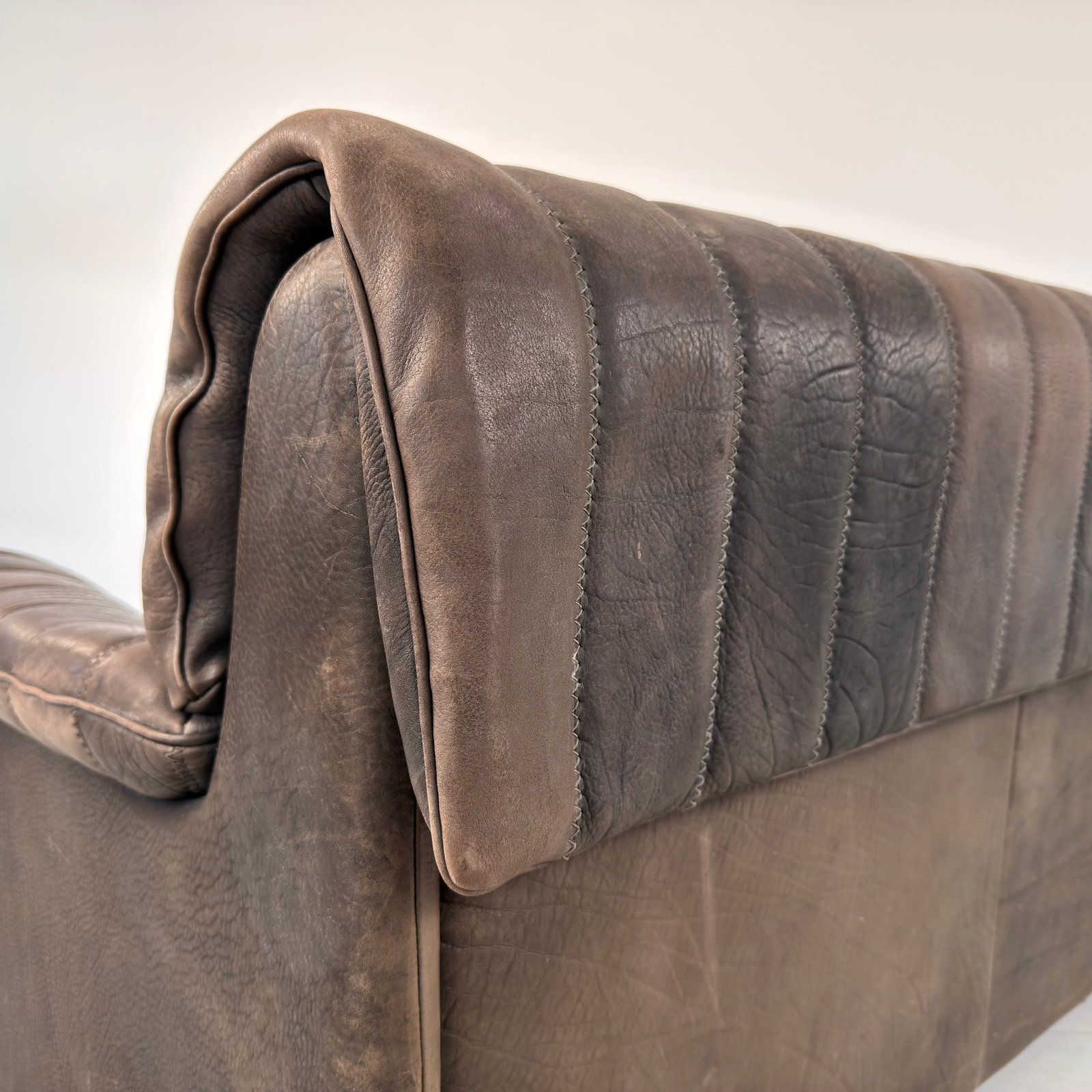 DE SEDE DS 86 LEATHER SOFA - 16