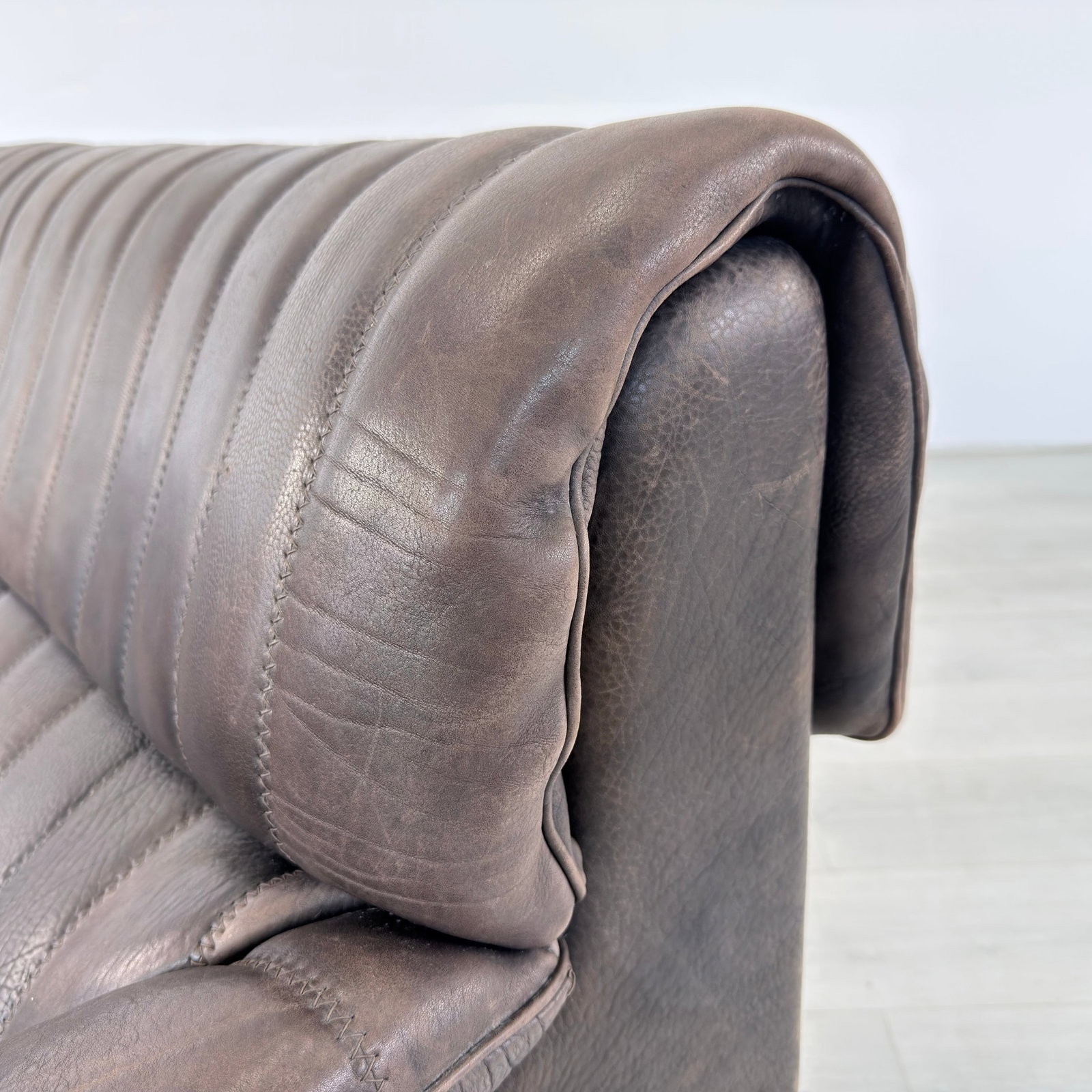 DE SEDE DS 86 LEATHER SOFA - 9