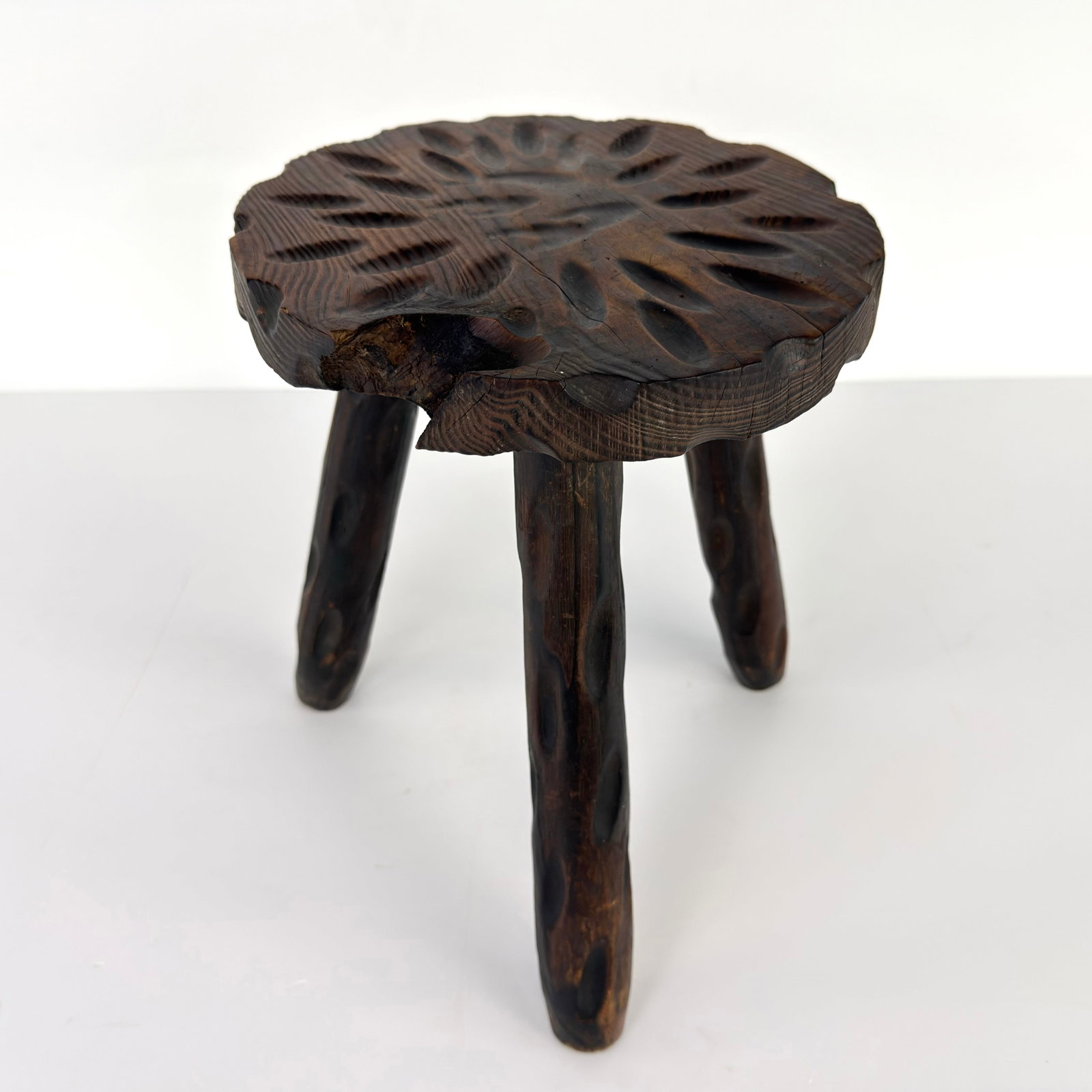 BRUTALIST TRIPOD STOOL - 3