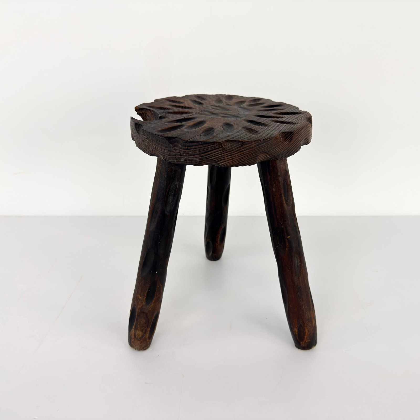 BRUTALIST TRIPOD STOOL - 4