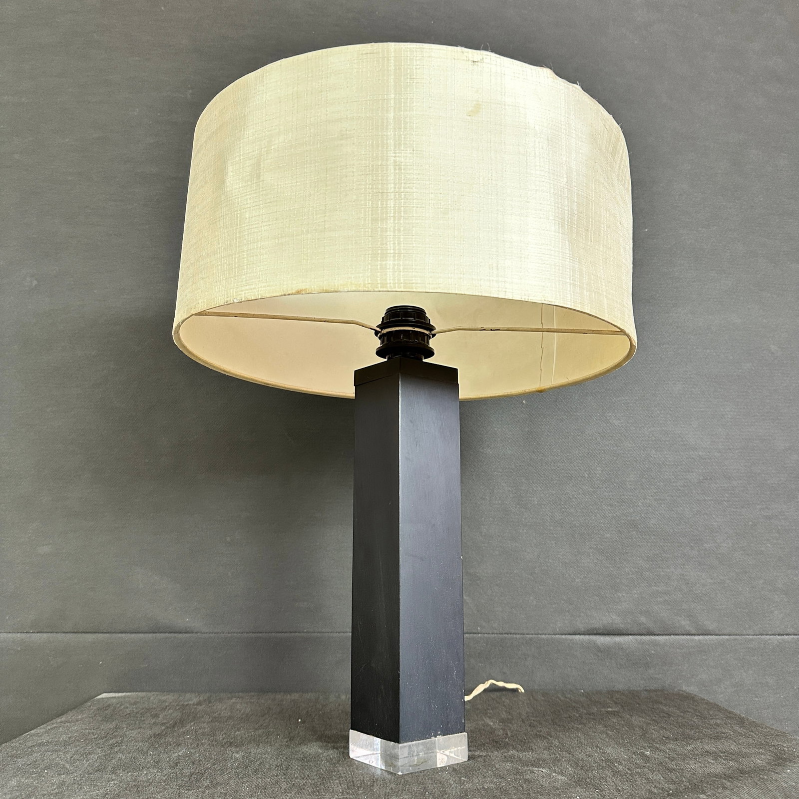 VINTAGE TABLE LAMP - 2