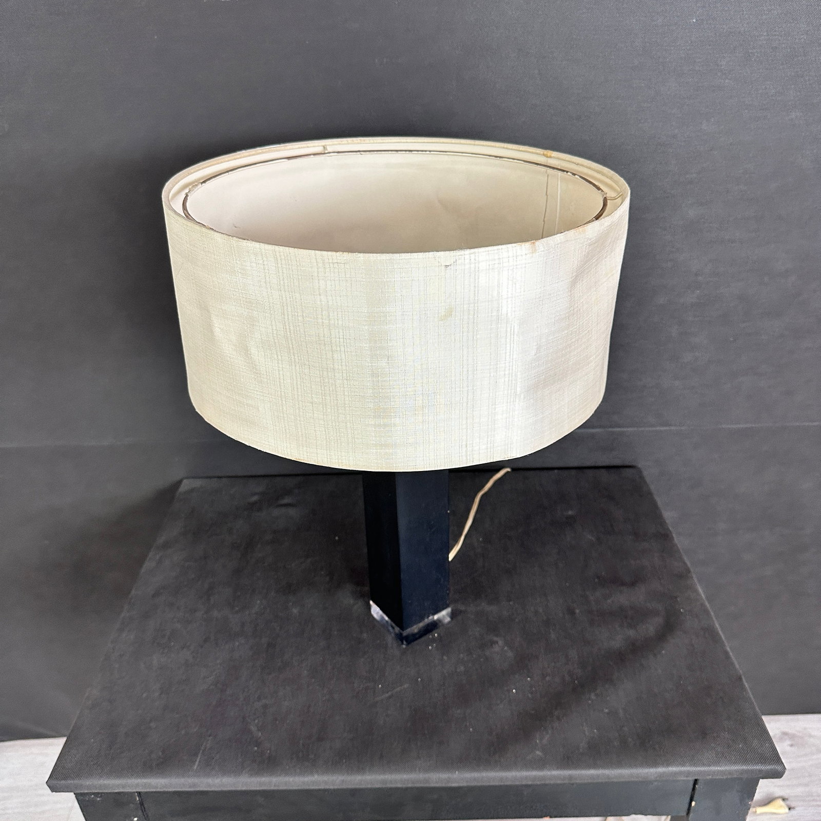 VINTAGE TABLE LAMP - 4