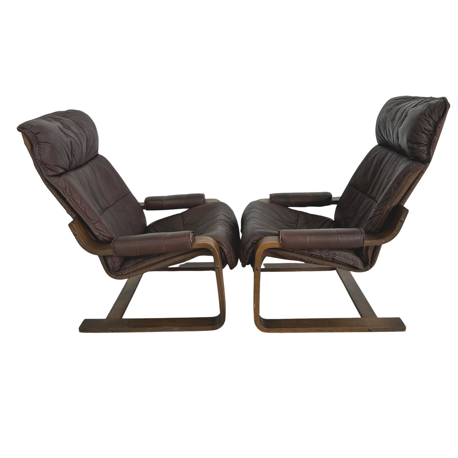 LEATHER ARMCHAIRS ATTR. TO ARNT LAND FOR WESTNOFA, A PAIR: Dimensions: H 35.5” x W 29.3” x D 30” x SH 16”. Pair of Vintage bentwood lounge chairs in brown leather attr. to Arnt Lande for Westnofa.