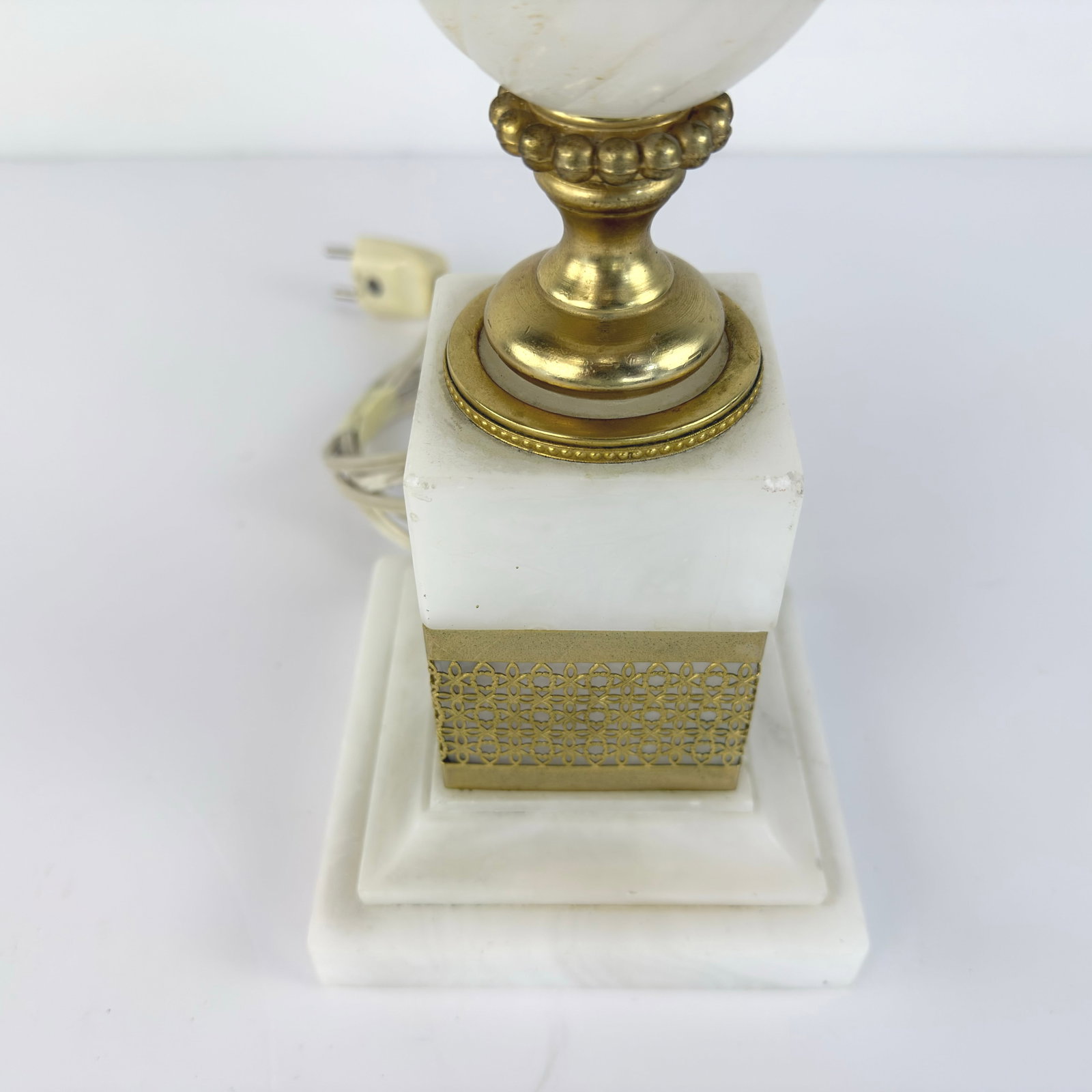 NEOCLASSICAL STYLE MARBLE TABLE LAMP - 7