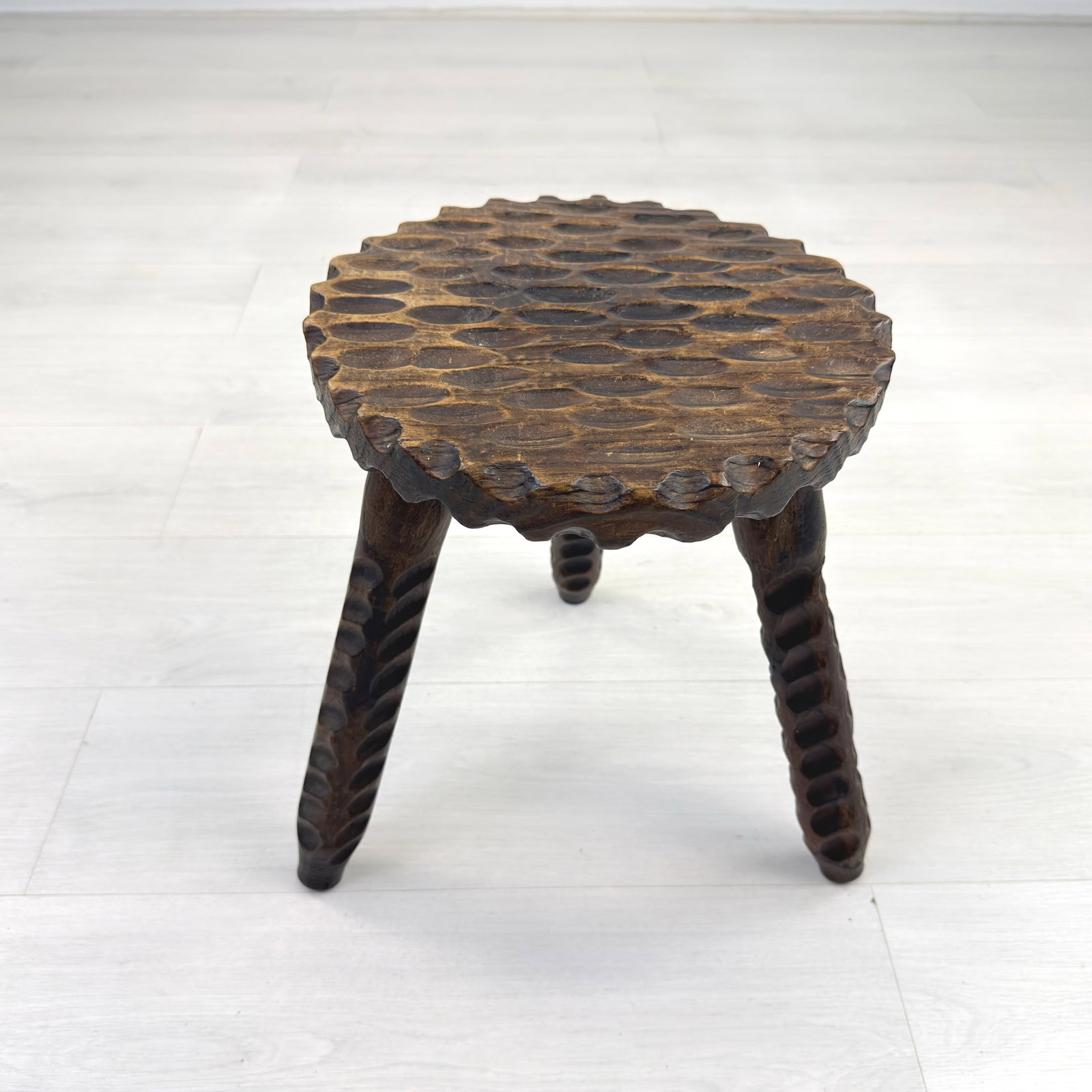 VINTAGE BRUTALIST TRIPOD STOOL - 2