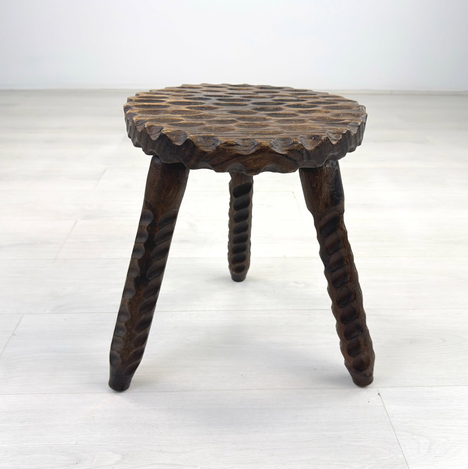 VINTAGE BRUTALIST TRIPOD STOOL - 3