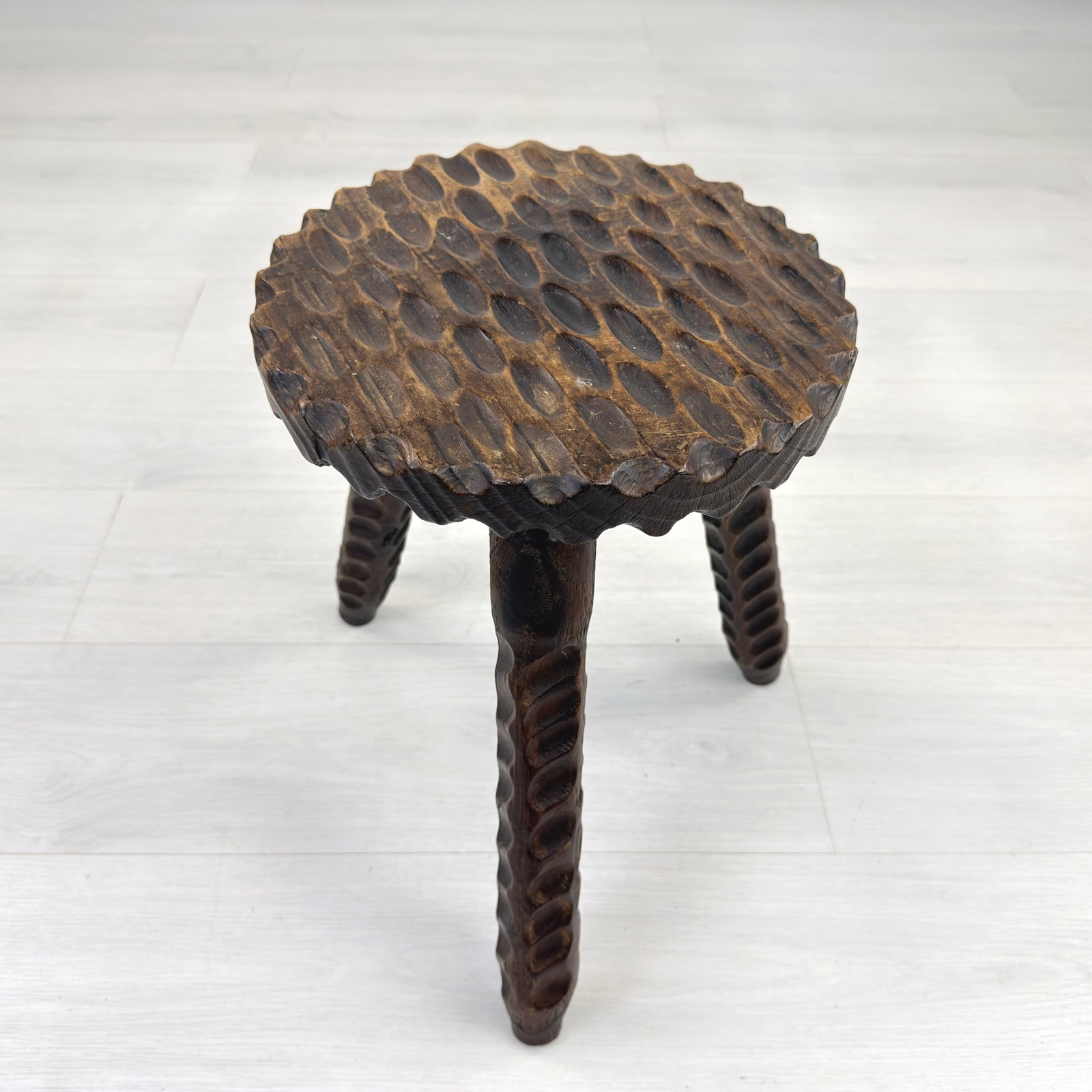 VINTAGE BRUTALIST TRIPOD STOOL - 5
