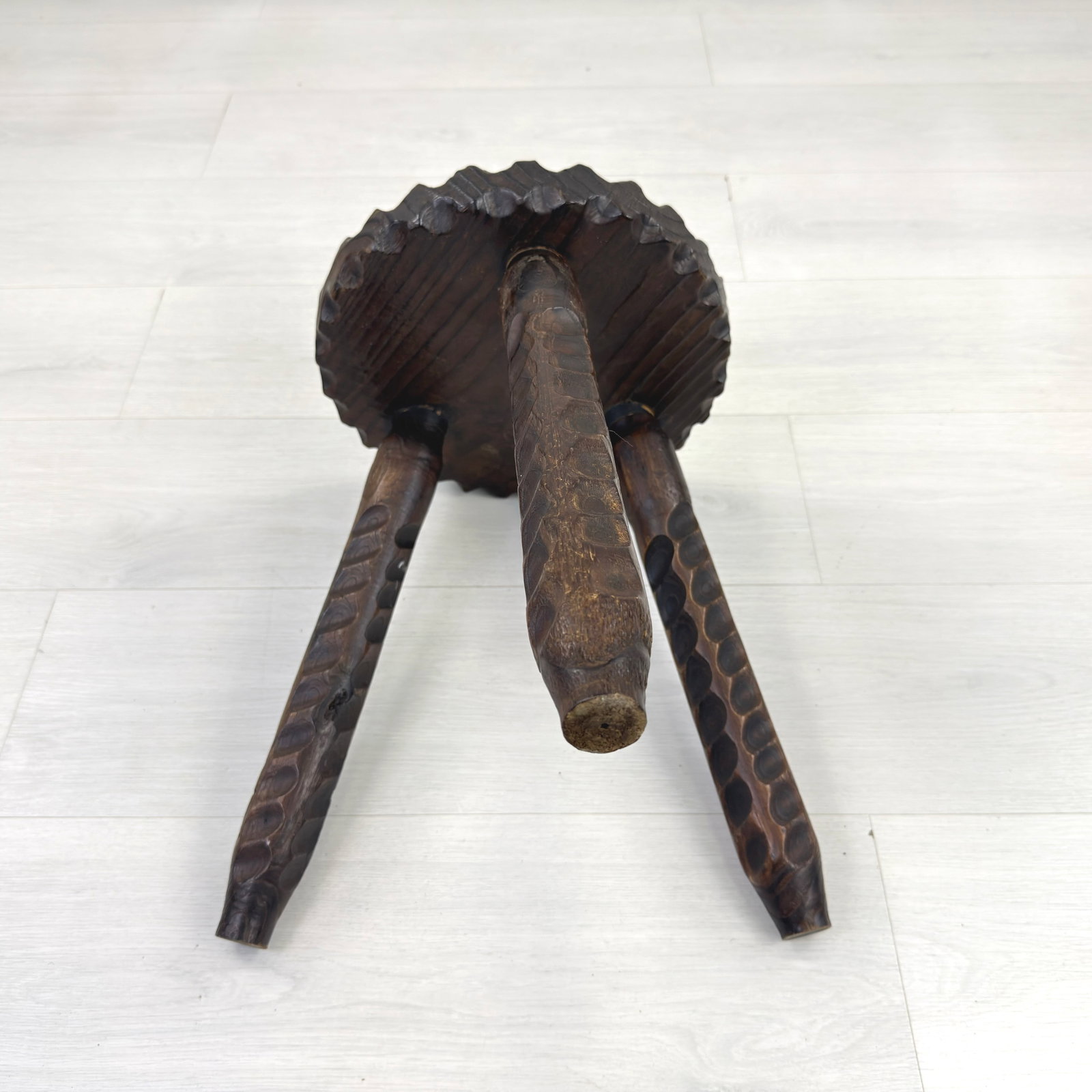 VINTAGE BRUTALIST TRIPOD STOOL - 7