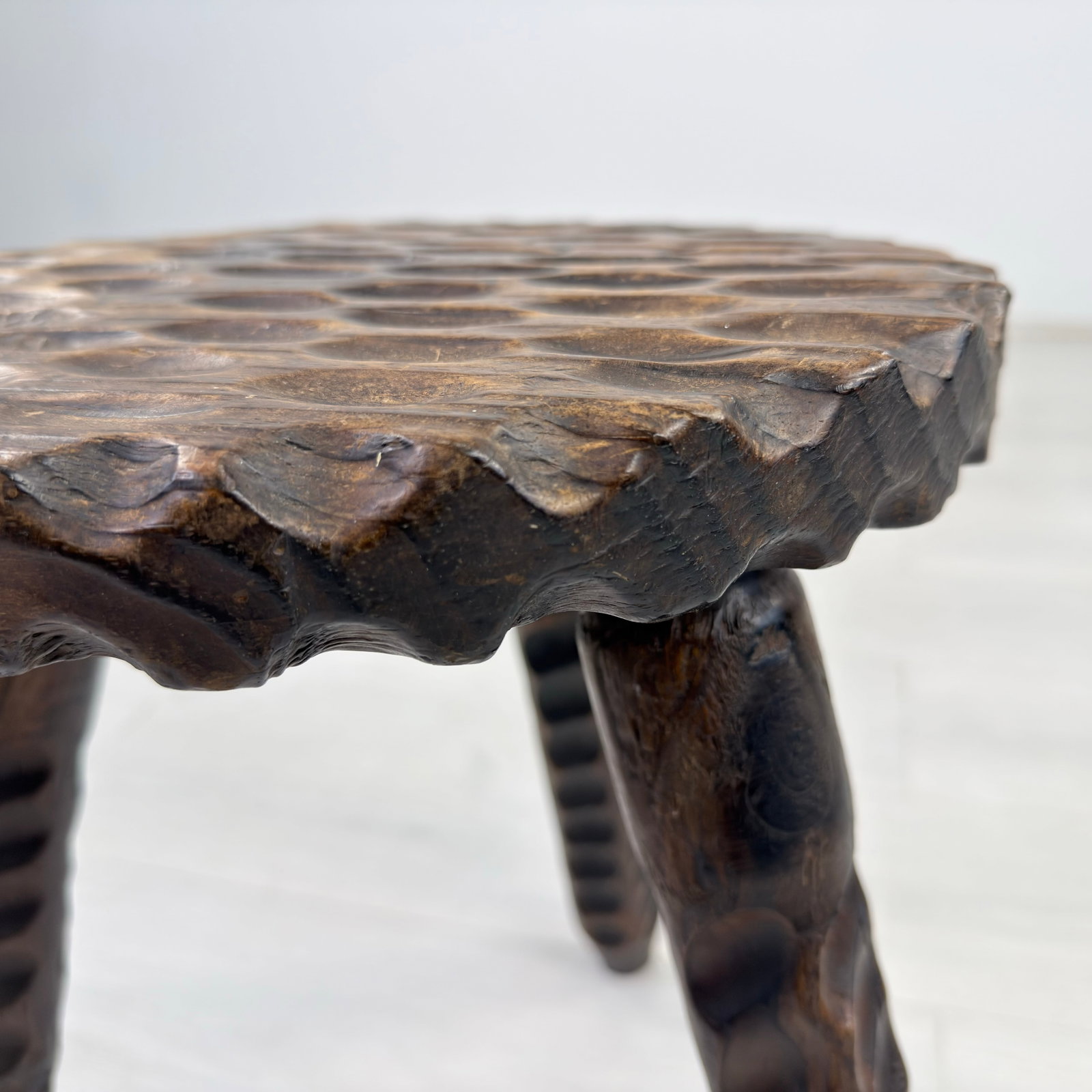 VINTAGE BRUTALIST TRIPOD STOOL - 8