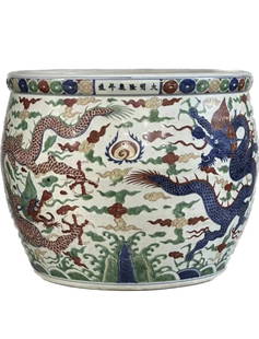 A colorful dragon-patterned vat made during the Longlong Celebration of the Ming Dynasty: A colorful dragon-patterned vat made during the Longlong Celebration of the Ming DynastyCaliber 50, height 42.5, belly diameter 54 cm