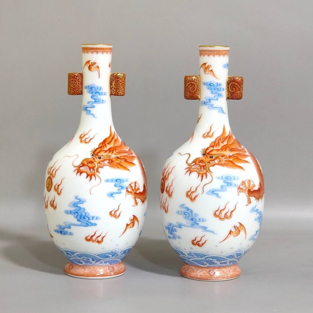 Qing Dynasty Yongzheng enamel carp leaping over dragon gate amphorae vial: Qing Dynasty Yongzheng enamel carp leaping over dragon gate amphorae vial, 16.5 cm high, 7.5 cm diameter