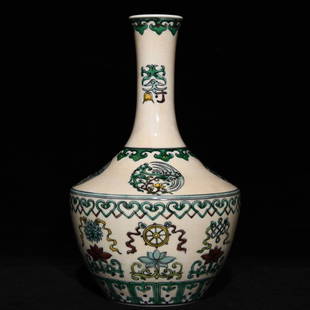 Yongzheng Su three-color eight-treasure pattern bottle: Yongzheng Su three-color eight-treasure pattern bottle, height 27.5cm and diameter 17cm.