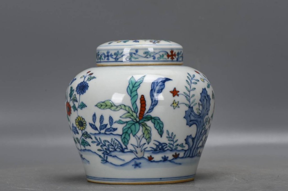 Ming Dynasty, Doucai Jiuqiu pattern Tianzi jars: Ming Dynasty, Doucai Jiuqiu pattern Tianzi jars are 14 cm high, 7.5 cm in diameter, 15 cm in belly diameter, and 10.5 cm in bottom diameter.