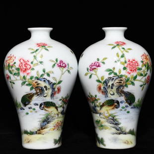 Yongzheng enamel plum vase with bird pattern: Yongzheng enamel plum vase with bird pattern, height 17cm, diameter 11cm.