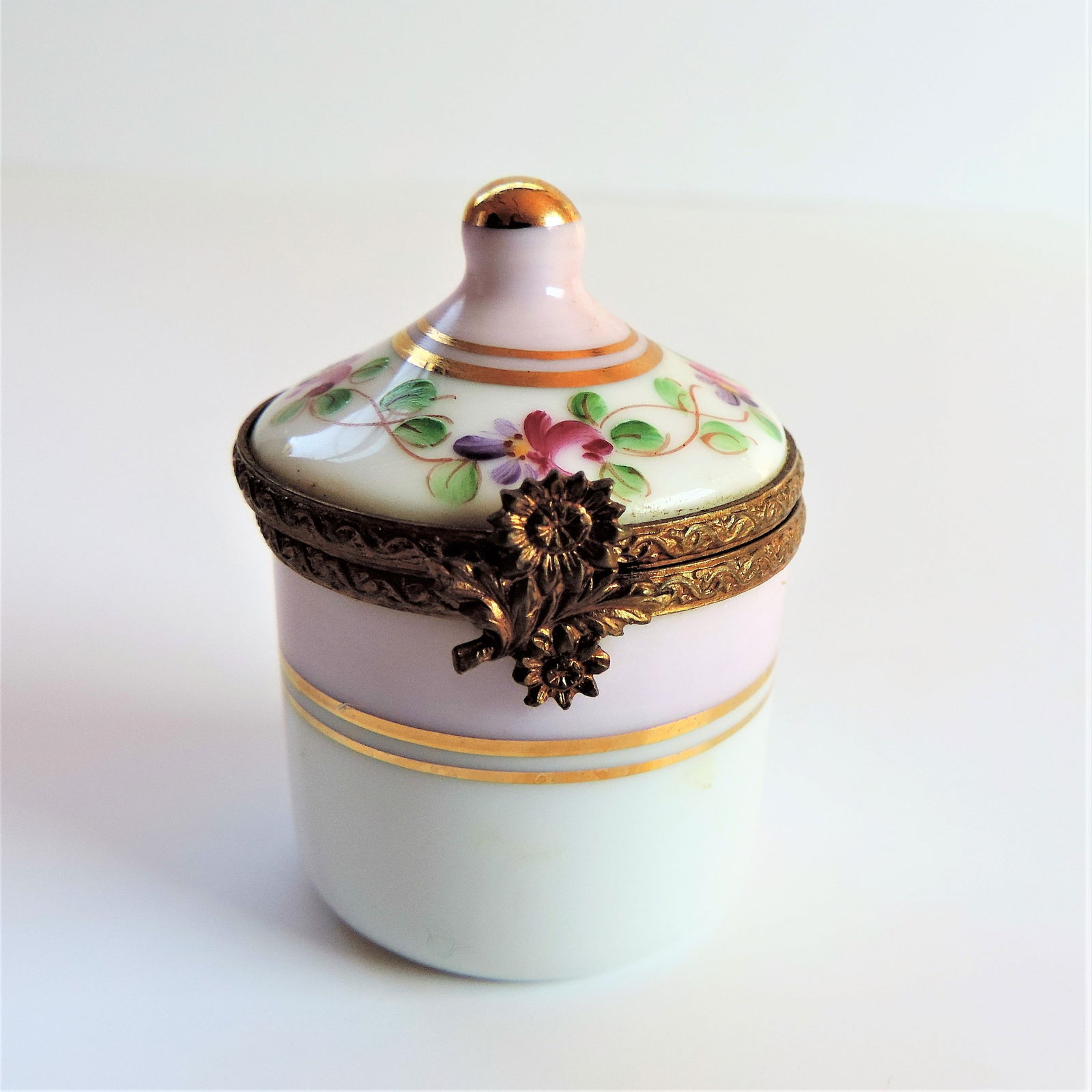 Vintage Limoges Dubarry Petit Main Hand Painted Porcelain Trinket Box. A pretty little hand painted: Vintage Limoges Dubarry Petit Main Hand Painted Porcelain Trinket Box. A pretty little hand painted porcelain trinket/pill box, hinged lid with Limoges signature flower clasp and makers marks on base.