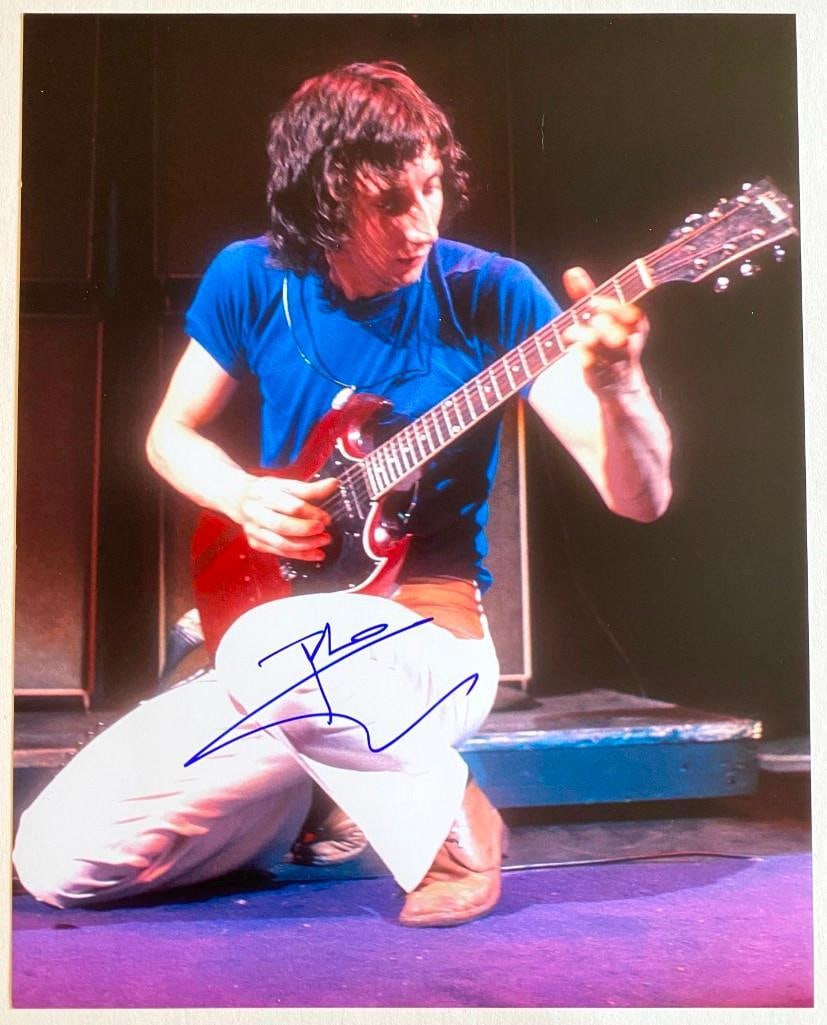 The Who: Pete Townshend 11" x 14" Signed Photo (JSA Authentication) (Bryan Ulrich Collection) (1 of 1)