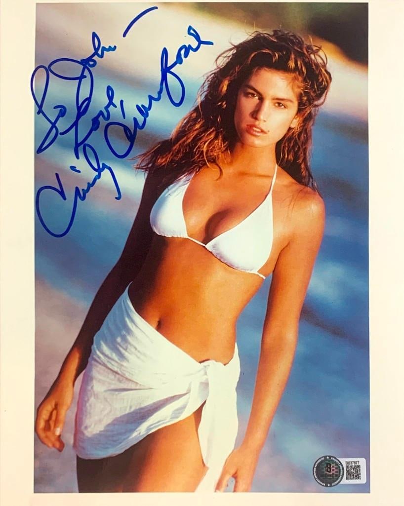 Cindy Crawford Signed 10" x 8" Photo (Beckett/BAS Authentication) (1 of 2)