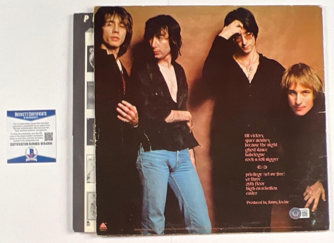 Patti Smith Signed "Easter" Album (Beckett/BAS Authentication) - 2