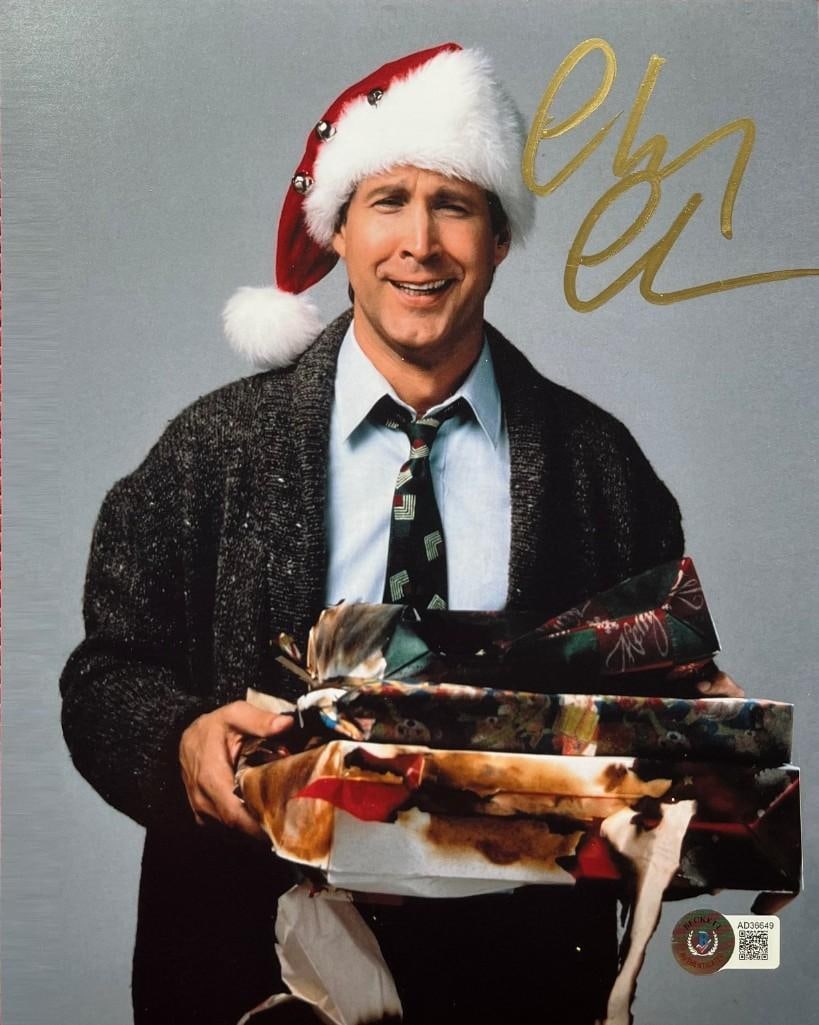 Chevy Chase Signed 10" x 8" "Christmas Vacation" Photo as Clark Griswald (Beckett) (1 of 3)