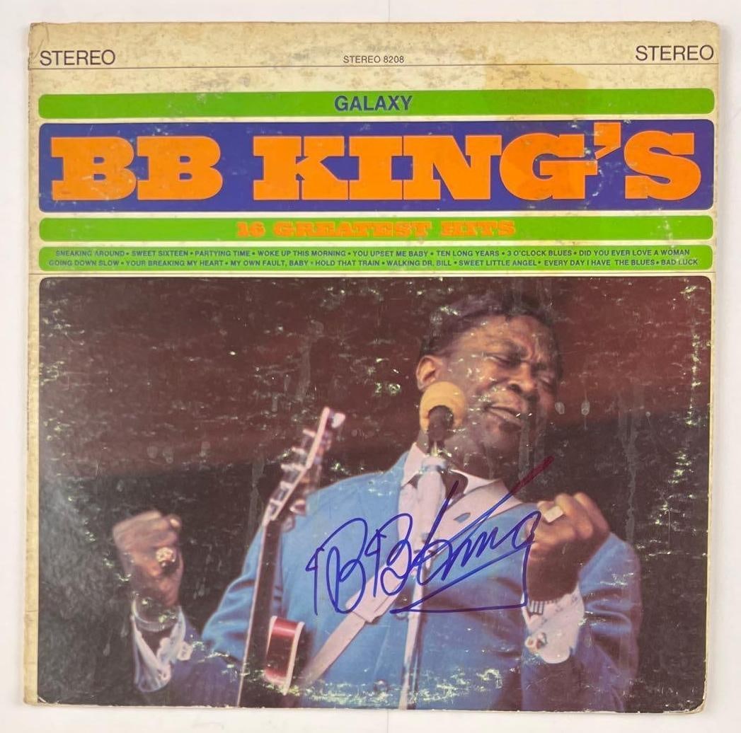B.B. King Signed "16 Greatest Hits" Album (Beckett/BAS Authentication) (1 of 4)