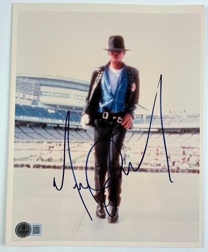 Michael Jackson Signed 10" x 8" Photo (Beckett/BAS Authentication) (1 of 2)