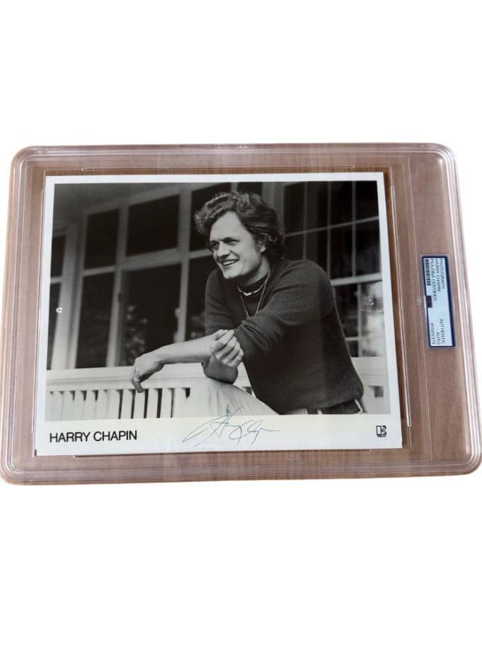 Harry Chapin Signed Slabbed 8" x 10" Photo (PSA DNA Authetication) (1 of 3)