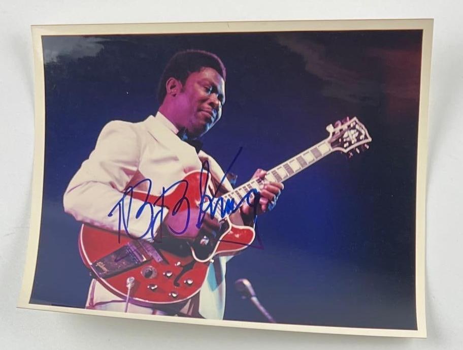 B.B. King Signed 8" x 10" Photo (Beckett/BAS Authentication) (1 of 2)