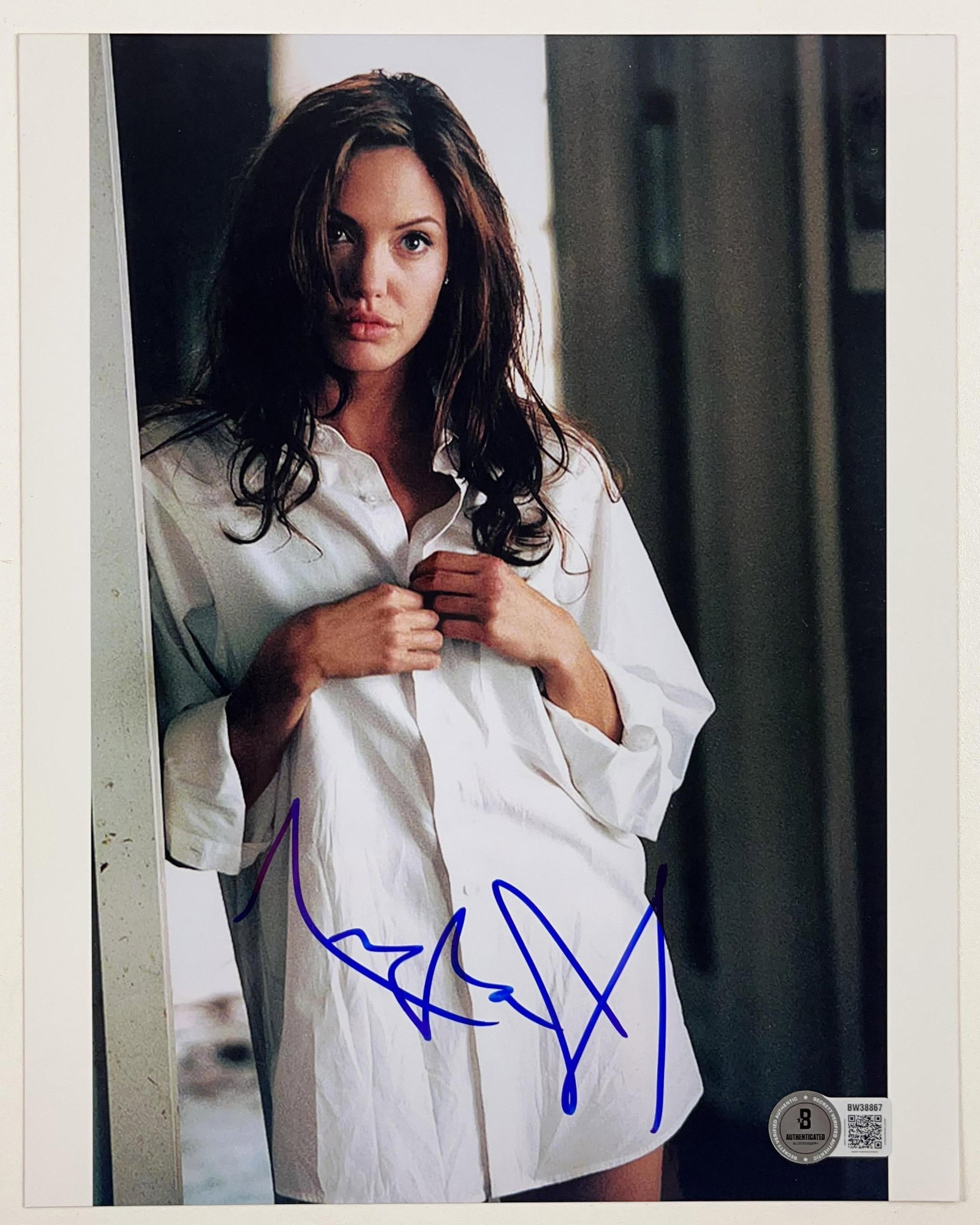 Mr. & Mrs. Smith: Angelina Jolie Signed 10" x 8" Photo (Beckett Authentication): Color 10" x 8" photo of the character Jane Smith from the film "Mr. & Mrs. Smith" signed in blue felt tip marker by actress Angelina Jolie. In fine condition. Authenticated by Beckett, with their