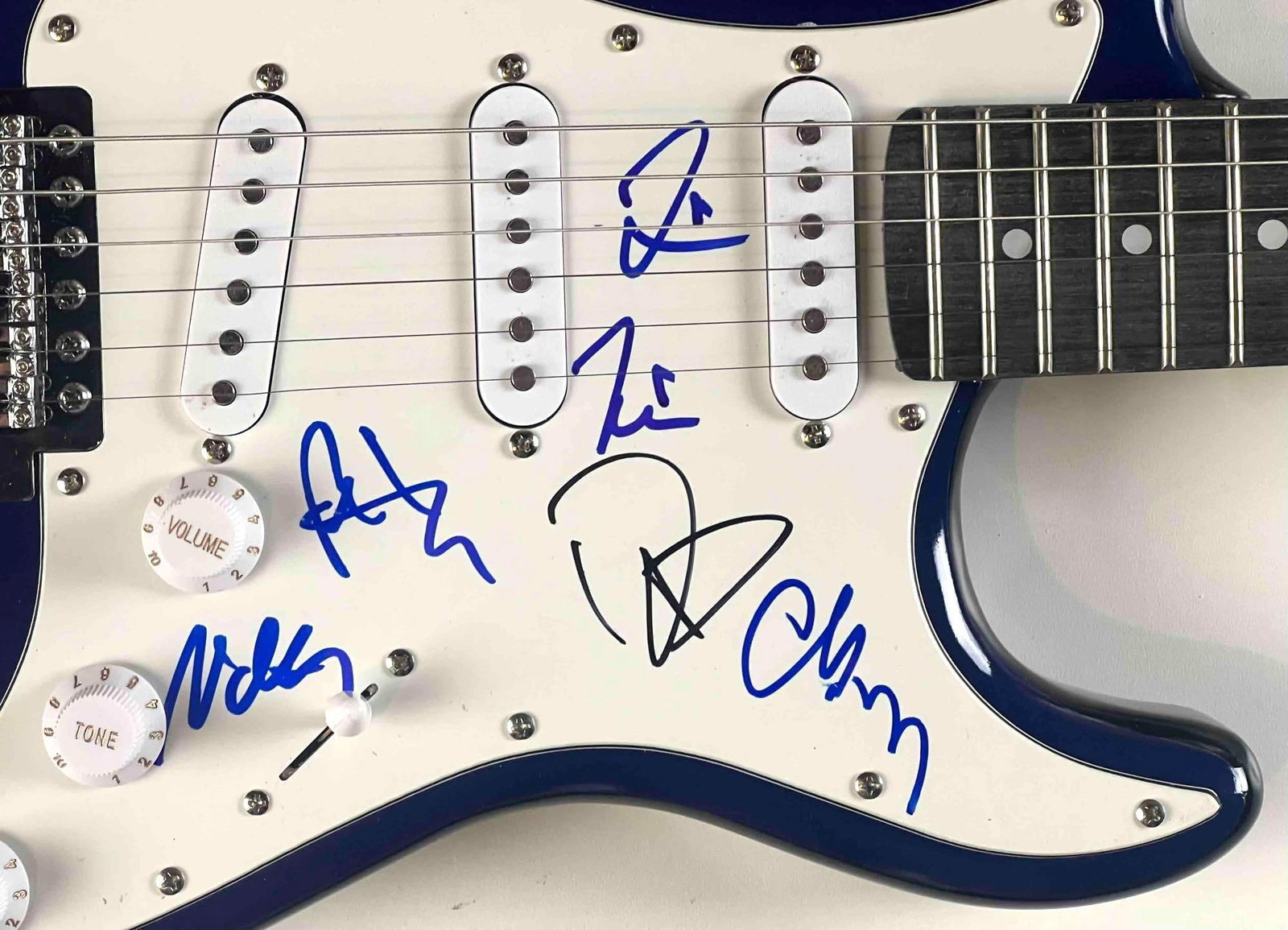 Foo Fighters Signed Custom Fender-Style Guitar w/ “The Colour and the Shape” Artwork (5  - 3