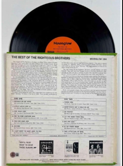 The Righteous Brothers Group Signed "The Best of" Album (2 Sigs) (Beckett) - 2