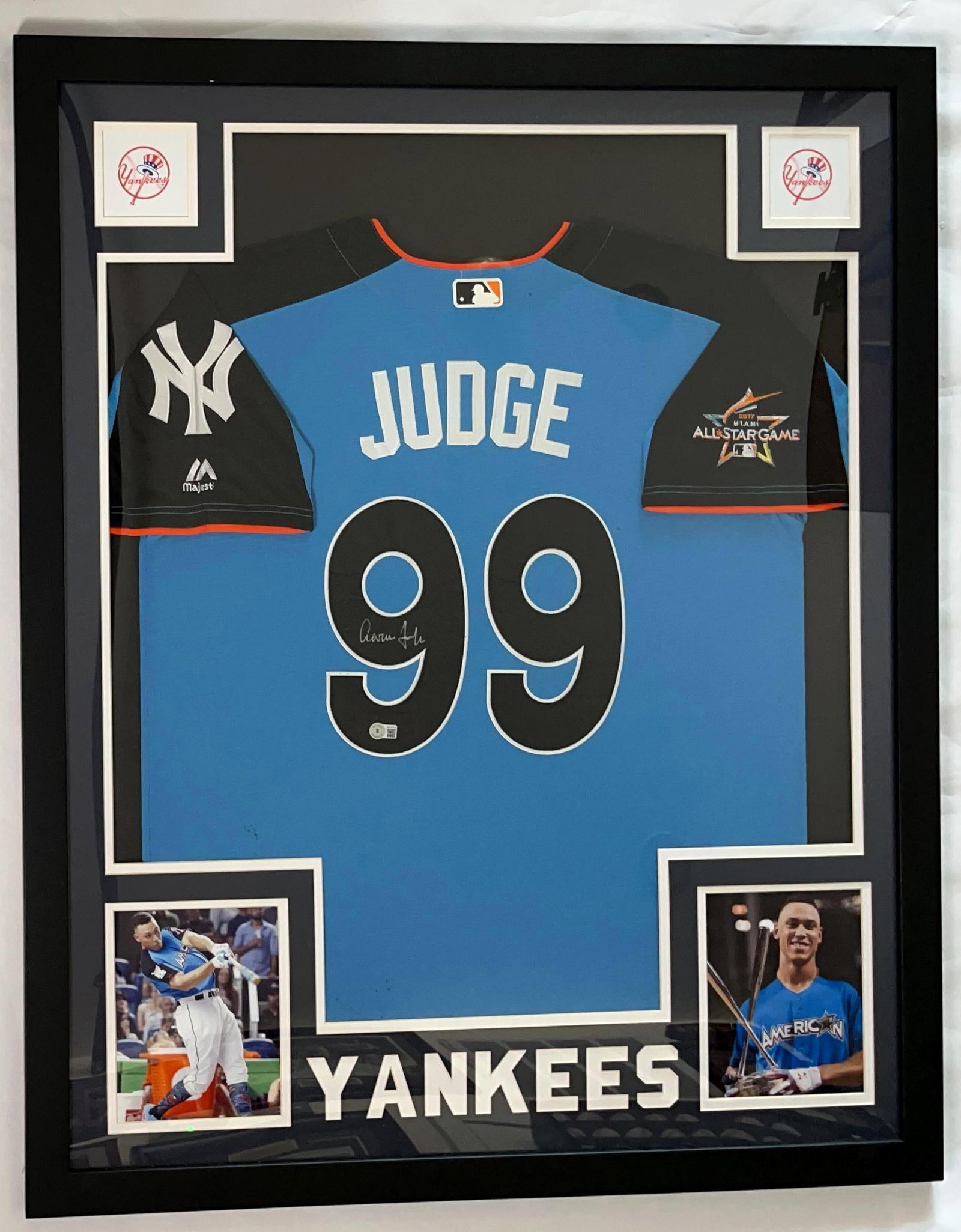 New York Yankees Aaron Judge Signed Framed Jersey (Beckett Authentication): Blue #99 New York Yankees jersey signed on the back number in silver felt tip marker by Yankees baseball player Aaron Judge. Jersey measured 29.75" x 28" and is displayed in a frame measuring 42.75"