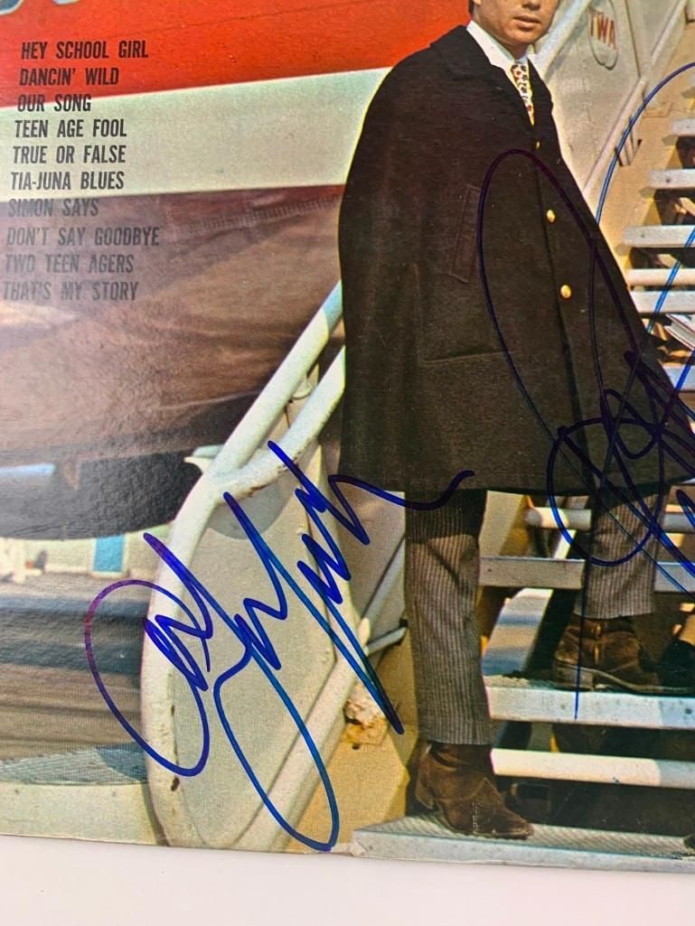 Simon & Garfunkel Fully Group Signed “The Hit Sounds of Simon & Garfunkel Album (Beckett) - 3
