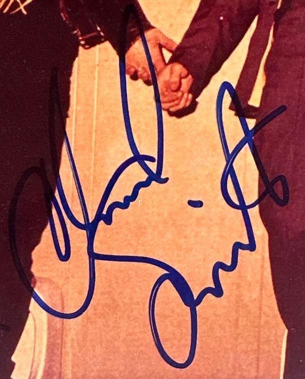 Red Hot Chili Peppers Fully Group Signed 8" x 10" Photo (4 Sigs) (JSA Authentication) - 3