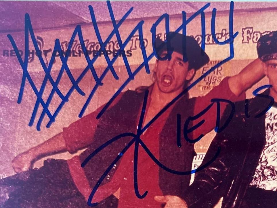 Red Hot Chili Peppers Fully Group Signed 8" x 10" Photo (4 Sigs) (JSA Authentication) - 5