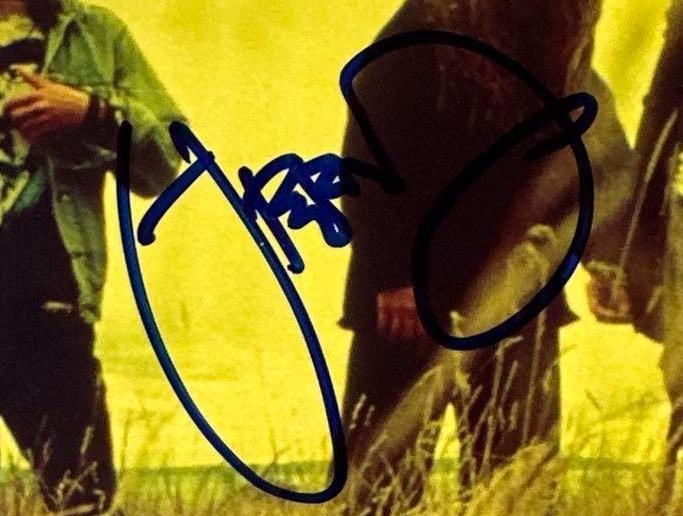 Pearl Jam Fully Group Signed 8" x 10" Photo (5 Sigs) (Beckett Authentication) - 3