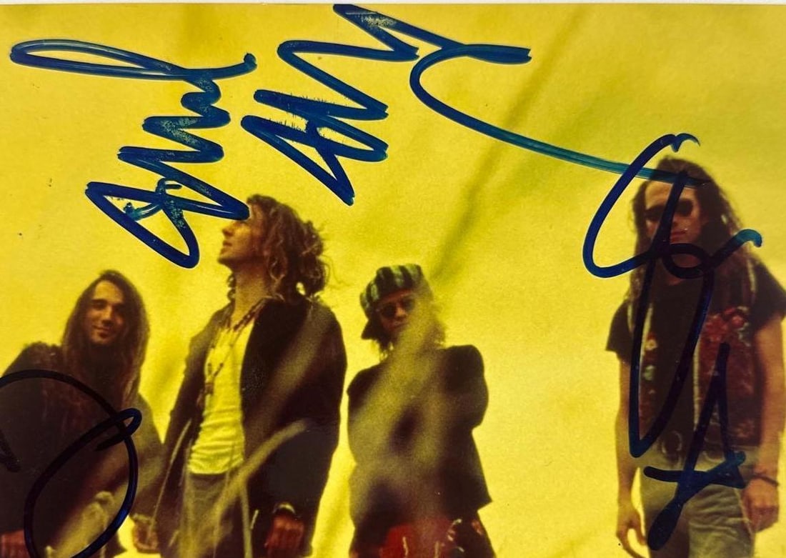 Pearl Jam Fully Group Signed 8" x 10" Photo (5 Sigs) (Beckett Authentication) - 4