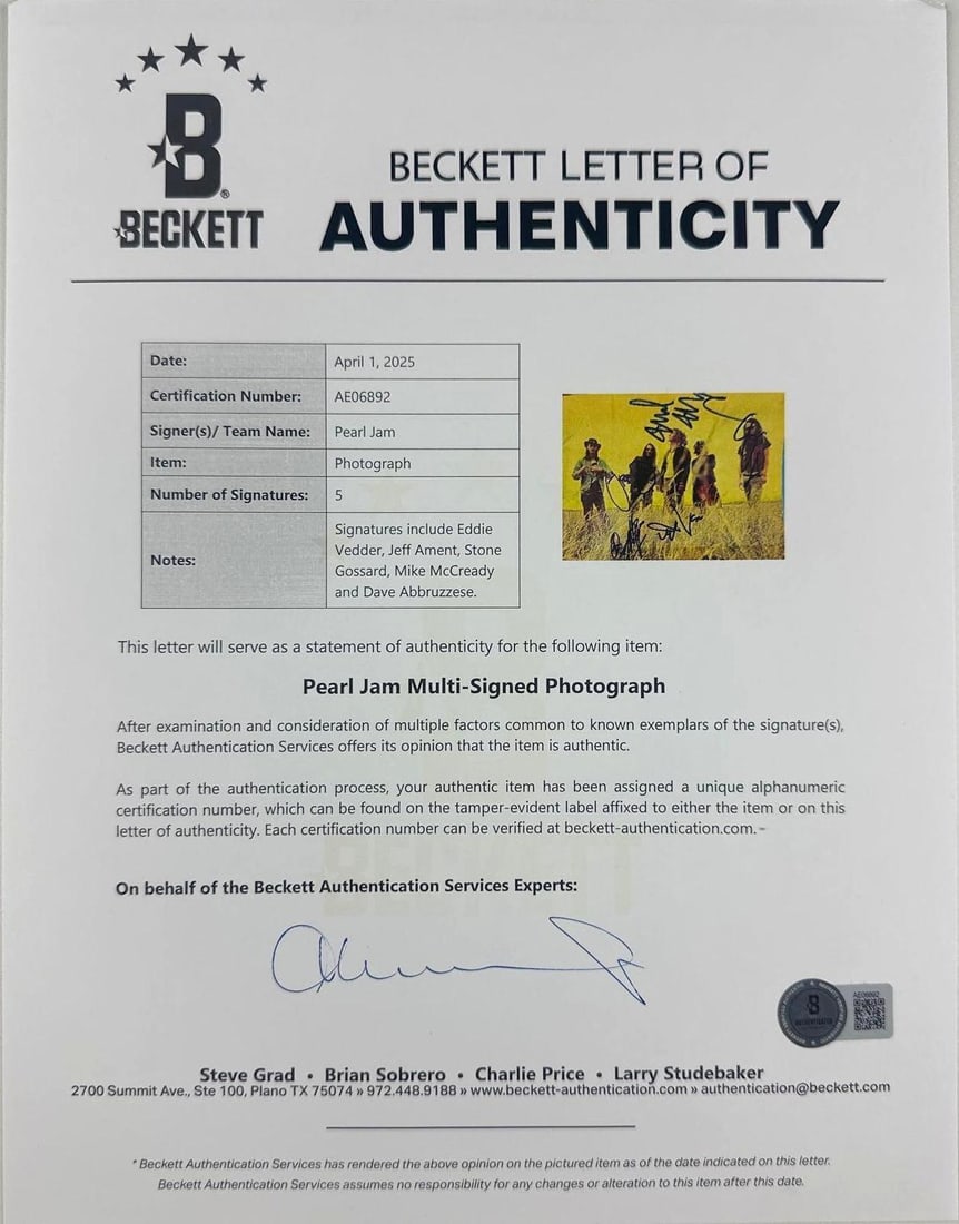 Pearl Jam Fully Group Signed 8" x 10" Photo (5 Sigs) (Beckett Authentication) - 6