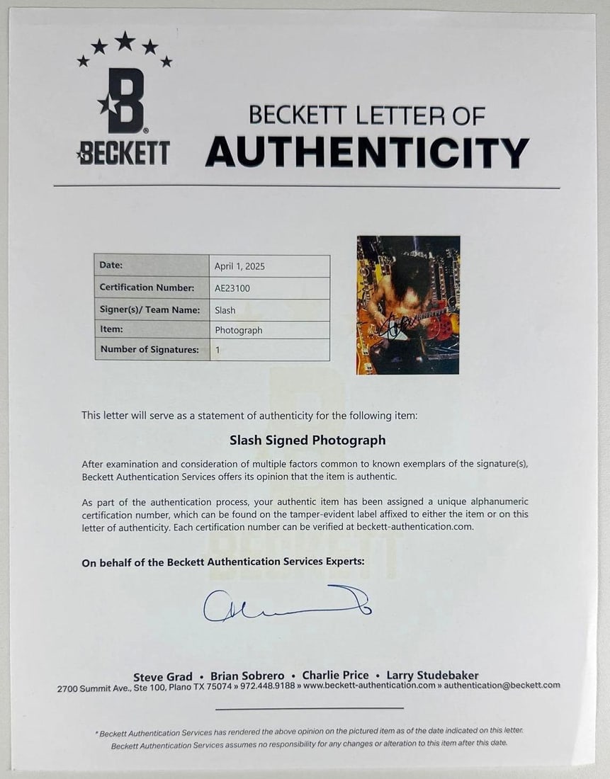 Guns N' Roses: Slash Signed 12" x 15" Photo (Beckett Authentication) - 3