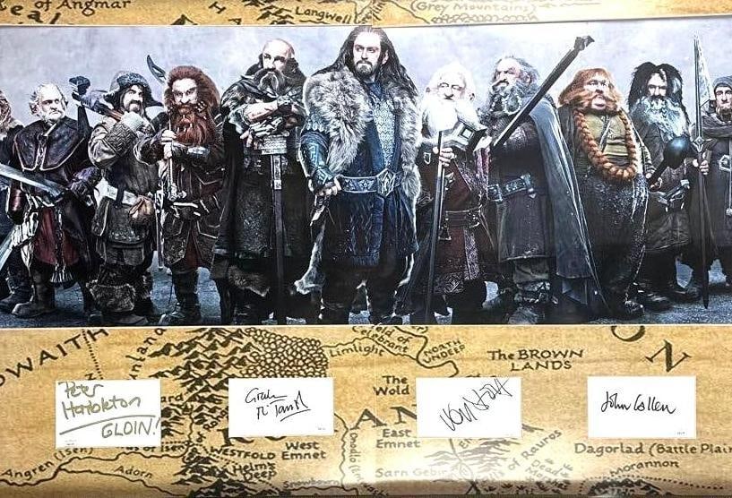 [Lord of the Rings] The Hobbit Cast Signatures in Massive Middle-Earth Display (12 Sigs) (JSA) - 2