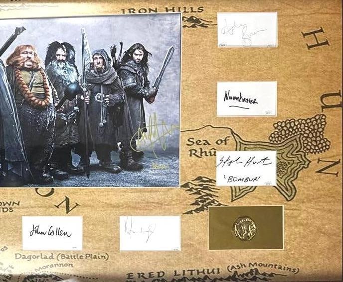[Lord of the Rings] The Hobbit Cast Signatures in Massive Middle-Earth Display (12 Sigs) (JSA) - 4
