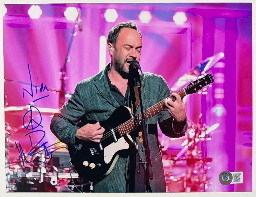 Dave Matthews Signed 8" x 10.5" Photo (Beckett Authentication) (1 of 2)