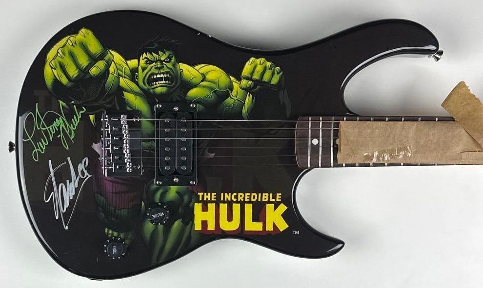 Marvel: Lou Ferrigno & Stan Lee Signed Hulk Custom Graphics Strat-Style Peavey Rockmaster Guitar (1 of 4)