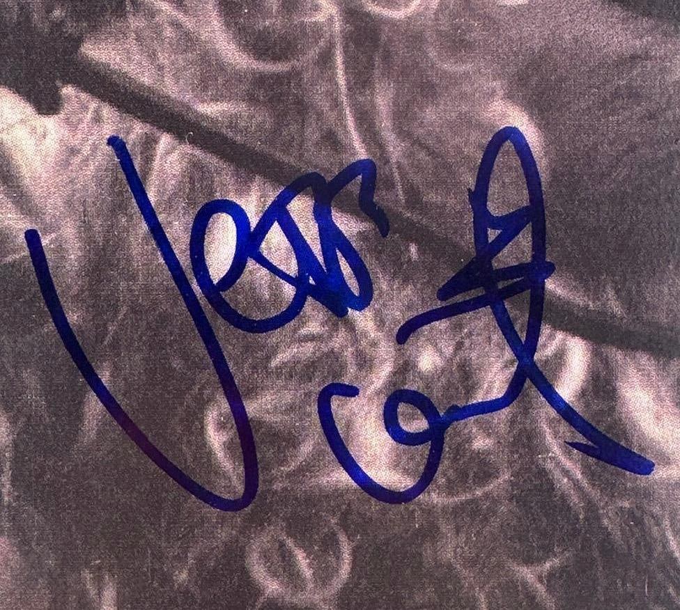 Pearl Jam Fully Group Signed "Vs." Album (5 Sigs) (JSA Authentication) - 3
