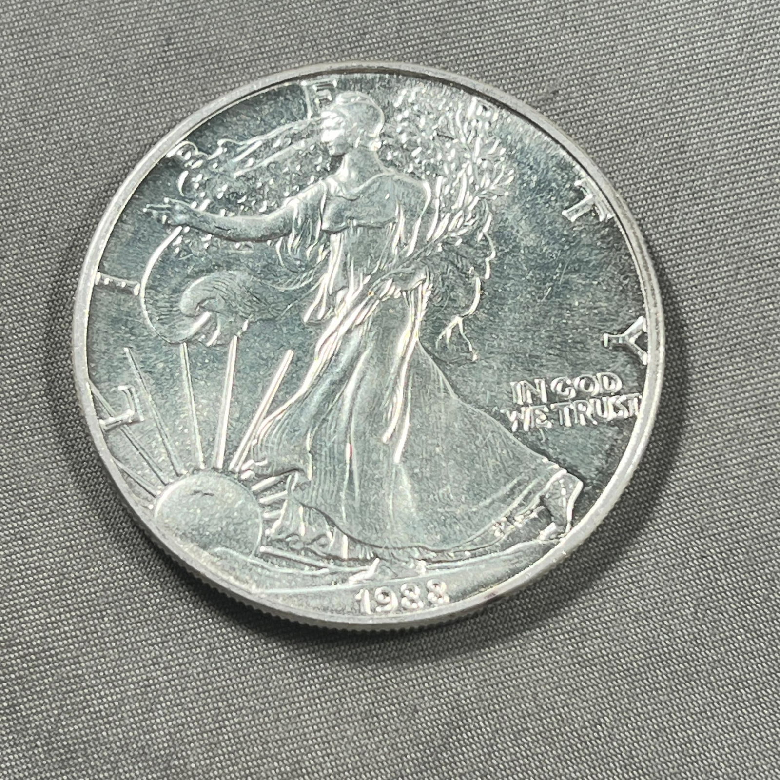 1988 US Silver Eagle, .999 fine silver, UNC (1 of 2)