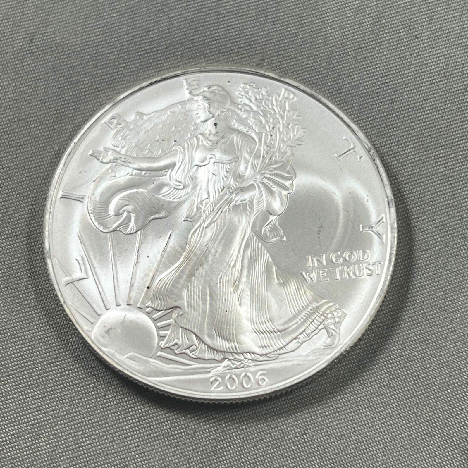 2006 US Silver Eagle, .999 fine silver, UNC (1 of 2)