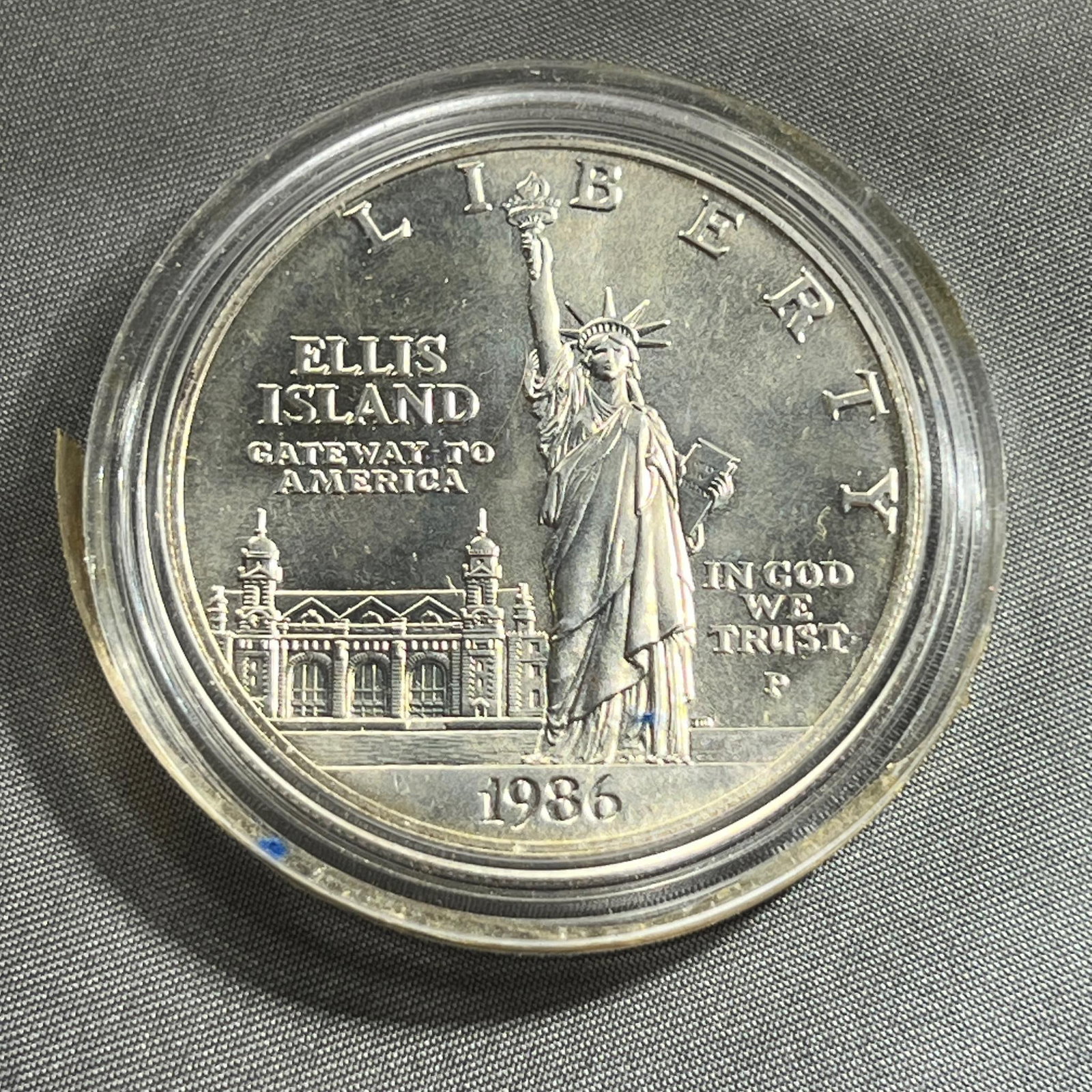 1986-P Ellis Island Commemorative US Dollar coin, 90% Silver: 1986-P Ellis Island Commemorative US Dollar coin, 90% Silver