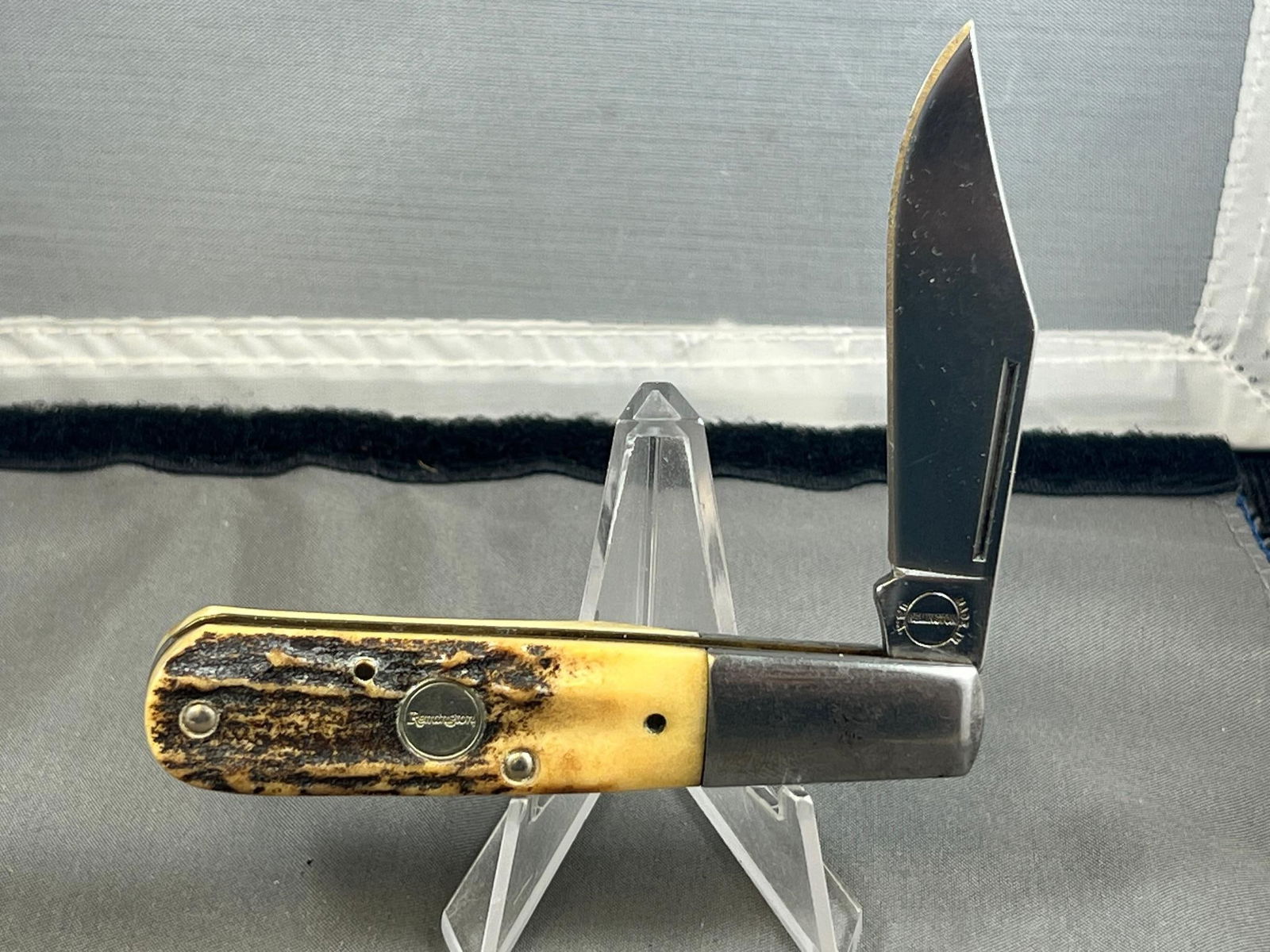 Remington single blade Barlow pocket knife, appears unused (1 of 9)