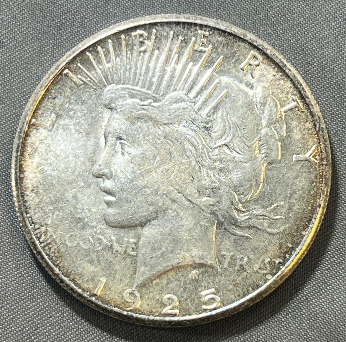 1925-S Peace Silver Dollar 90% Silver (1 of 2)