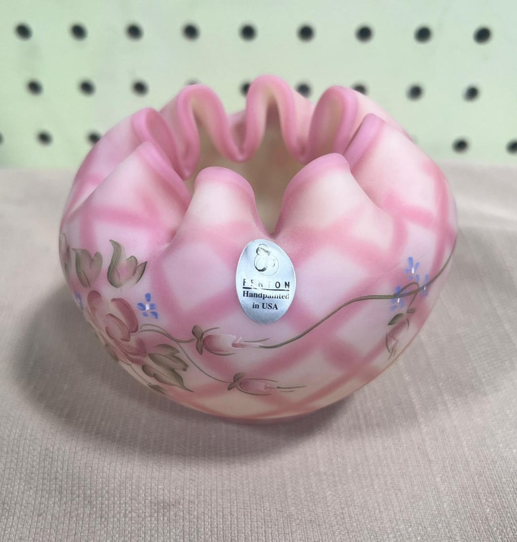 Fenton Burmese art glass: .